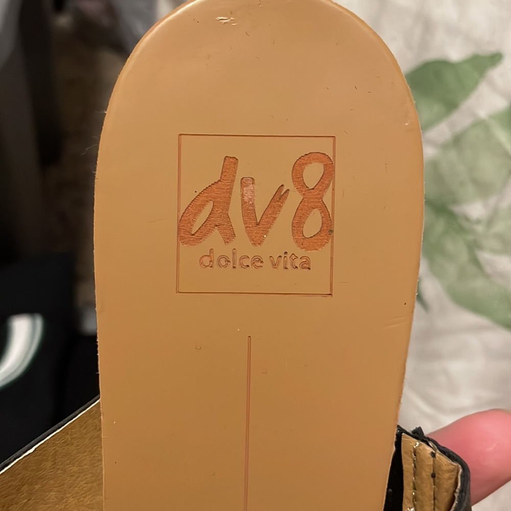 Sandals - Picture 2 of 3